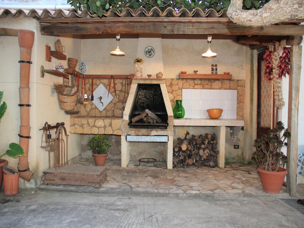 I Giardini Di Elencosta Bed and Breakfast Rilievo Exteriör bild
